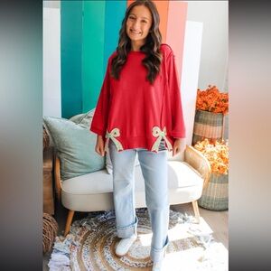 1100. Floral bow Applique oversized sweatshirt in red